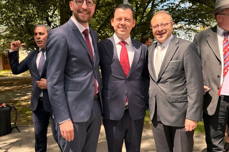 Türk İşbirliği Parkı Açılışında Mustafa Kemal Atatürk ve Tomáš Garrigue Masaryk'in yer aldığı anıtlar büyük ilgi gördü