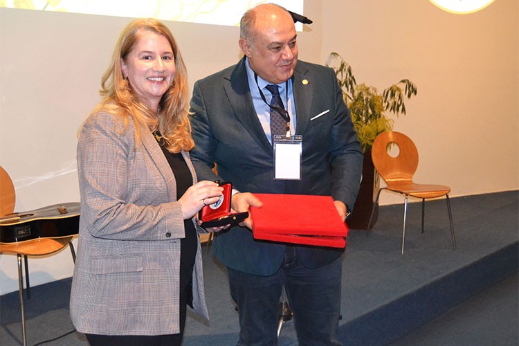 Öksüt'ten madencilik sektöründe kadınlara tam destek