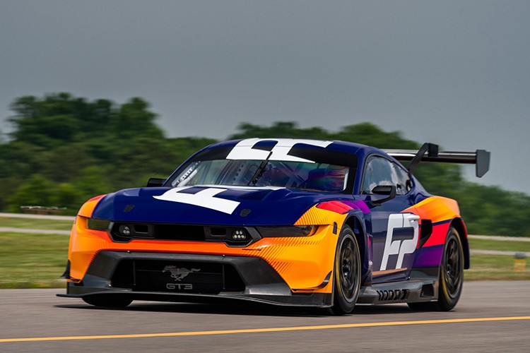 Le Mans'da Yarışacak İkonik Mustang GT3 Yarış Aracını Tanıttı