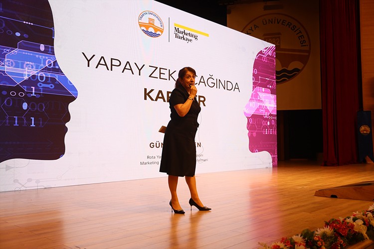 Trakya Üniversitesinde "Dijital Pazarlama Zirvesi" düzenlendi