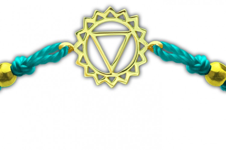 Ariş'in güneş ve denizin renklerini yansıtan yaz kombinleri ile tatilde farkınızı ortaya koyun