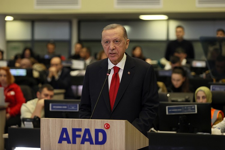 "Depremlerde can kaybı 35 bin 418'e yükseldi"