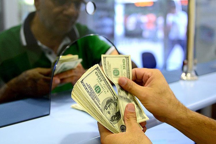 Dolar 27.90'dan açıldı