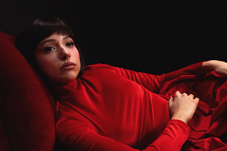 ZEYNEP BASTIK'TAN BİR MABEL MATİZ ŞARKISI: