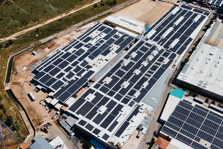 Gaziantep'te bir firmanın çatısına GES kurulumunu tamamladı