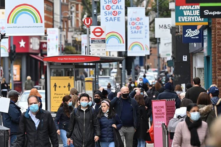İngiltere'de enflasyon beklenenin üstünde