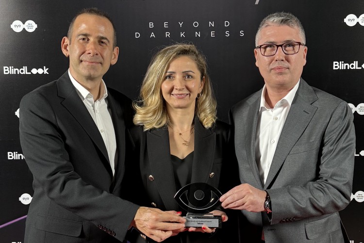 Görme engelli kullanıcılar için erişilebilir olan Teknosa, Eyebrand ödülünü aldı