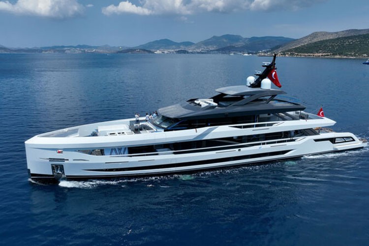 50 metrelik Süperyat Legasea teslim edildi