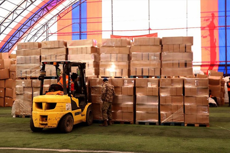 Akbank afet bölgesi için desteğini sürdürüyor