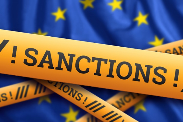 AB, Hindistan'ı kullanarak petrol yaptırımlarının çevresinden dolaşıyor