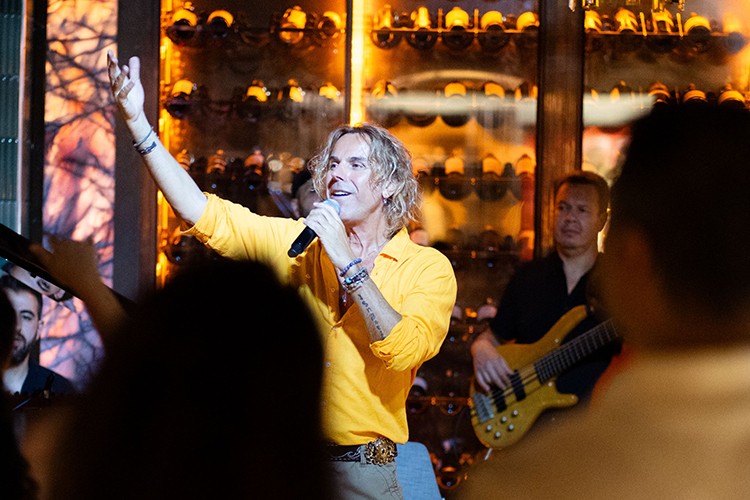 Şarkılar Söyleyerek Dertleştik