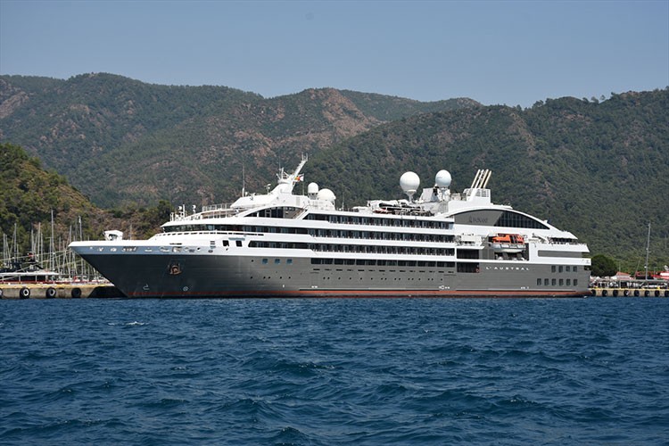 "L Austral" kruvaziyeriyle 200 yönetici Marmaris'e geldi