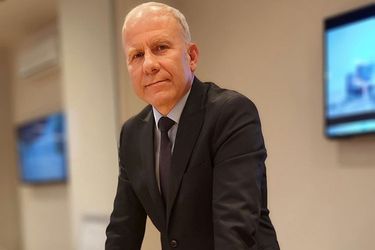 Dünya kadınlarını giydirmek için gün sayıyor