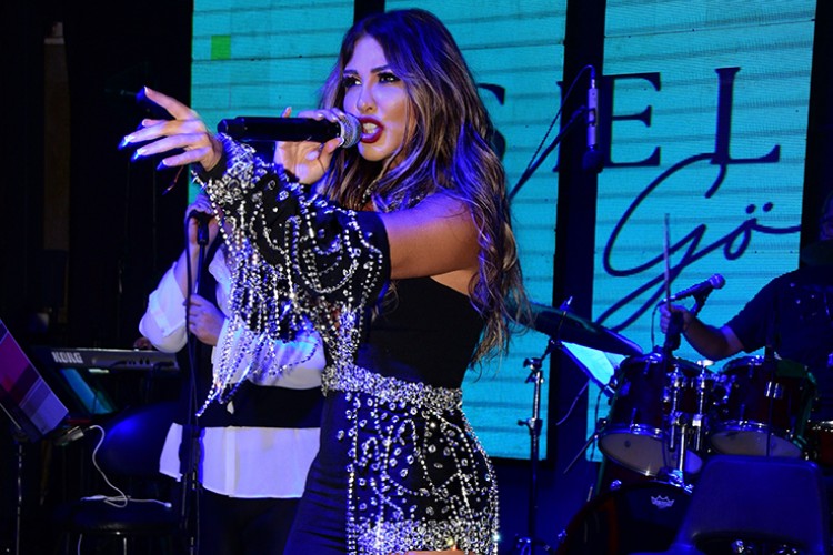 Sahnede güldüren diyalog