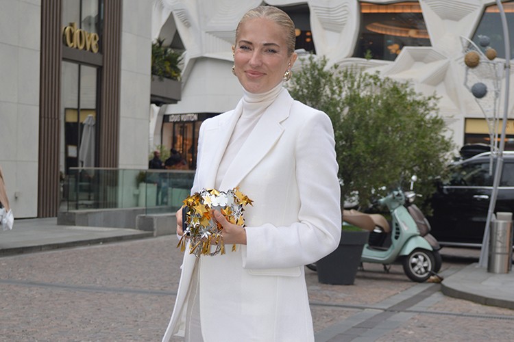 İş toplantısından çıktı