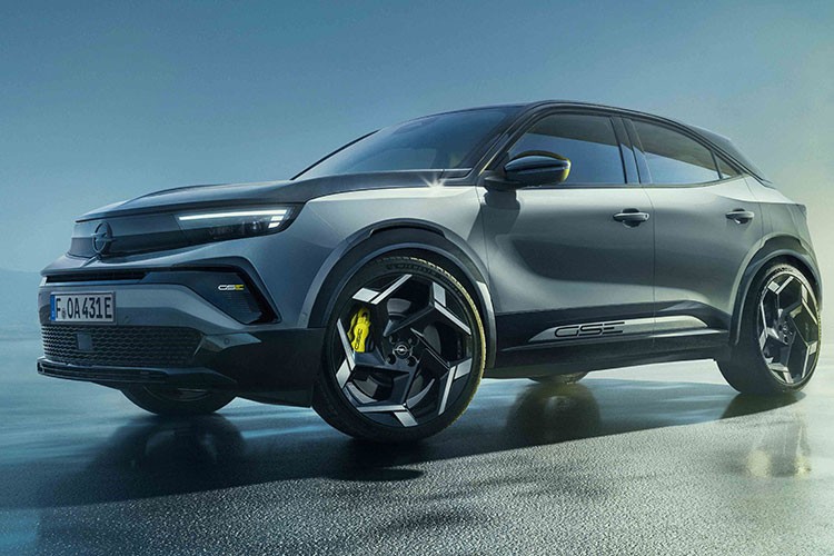 Opel en hızlı elektrikli modelini tanıttı