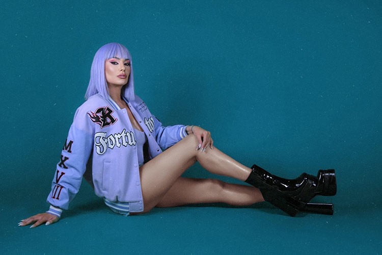 Günsu'dan göz alıcı bir yaz şarkısı