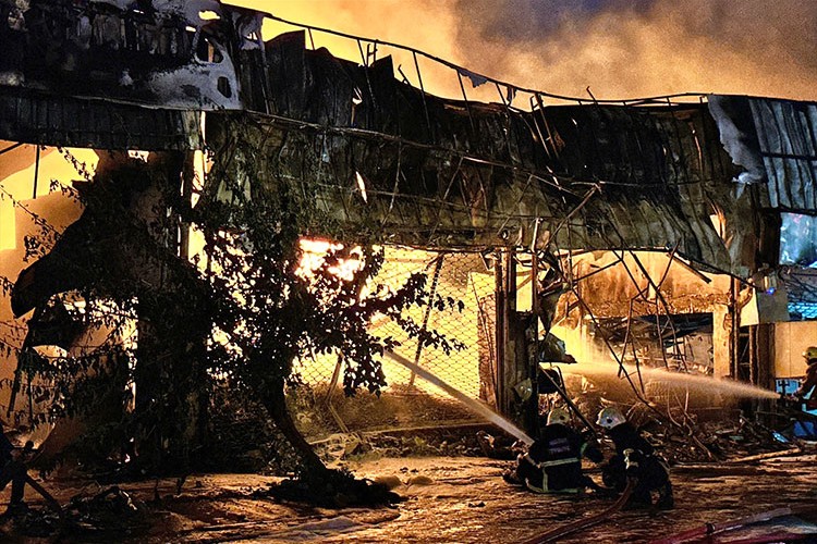 Hatay'da depoda çıkan yangın kontrol altına alındı