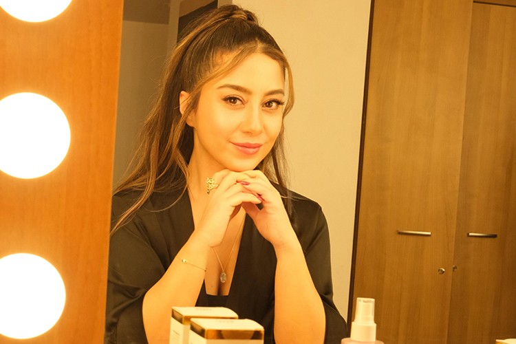 Nihan Akın'dan güzellik dünyasına zarif bir adım