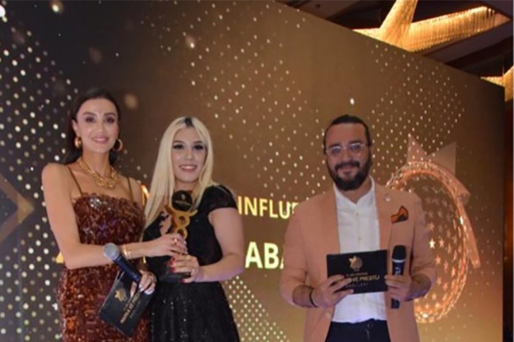 7. ödülümü çocuklarım, ailem ve tüm kadınlar adına aldım