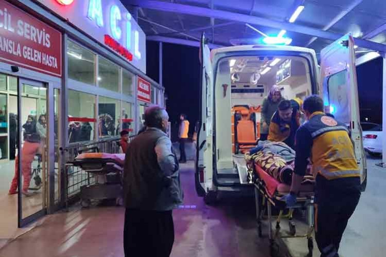 Adana'da evde çıkan yangında bir kişi dumandan etkilendi