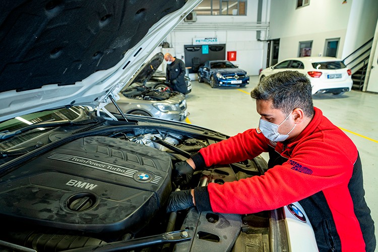 Premium otomobiller onarımla hayata geri dönüyor!