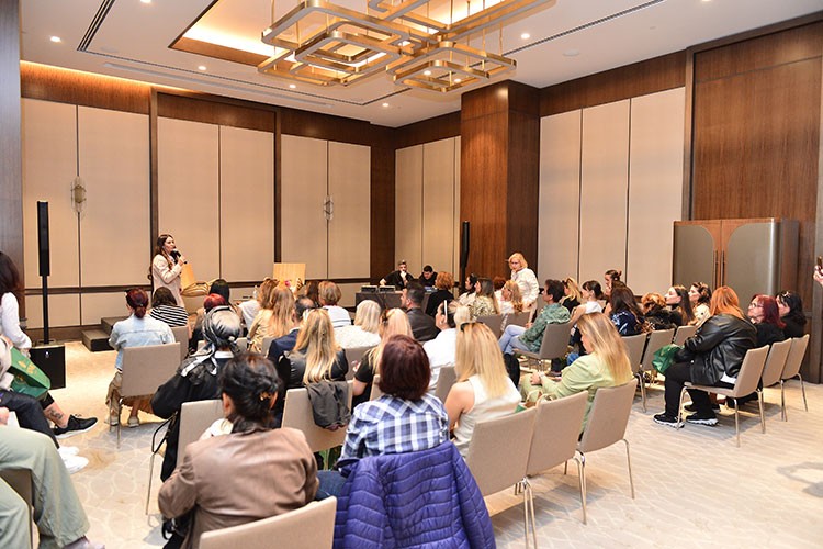 Hawaiian Tropic Rüzgarı Boğazda Esti