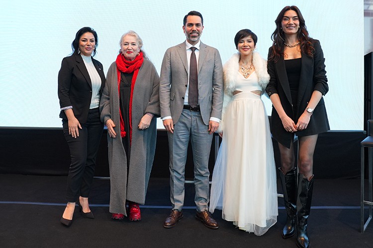 Kadınlar Omuz Omuza ile kadınlar güçleniyor