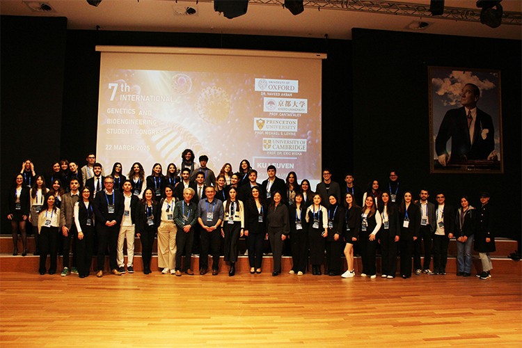 Ünlü Bilim İnsanları Genetik ve Biyomühendislik Kongresi'nde Konuştu