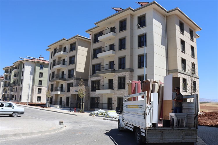 Adıyaman'da depremzedeler konutlara taşınıyor