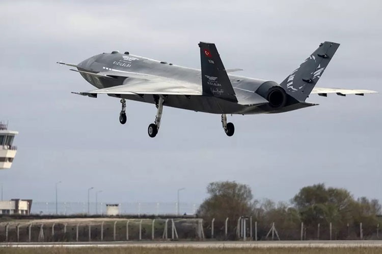 Kızılelma gökyüzünde bir testi daha başarıyla geçti