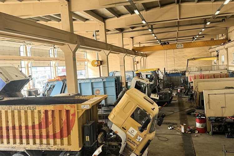 Belediyenin atölyeleri geri dönüştürme çalışmalarıyla tasarruf sağlıyor