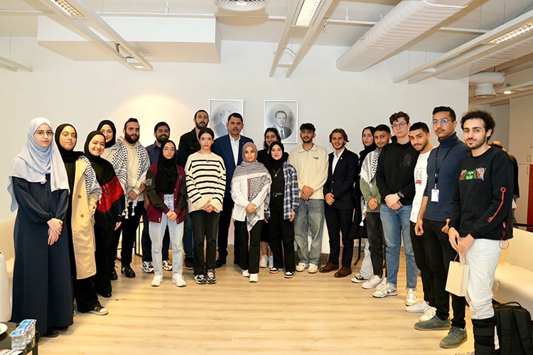 MURAT KURUM, FİLİSTİNLİ ÜNİVERSİTE ÖĞRENCİLERİYLE BULUŞTU