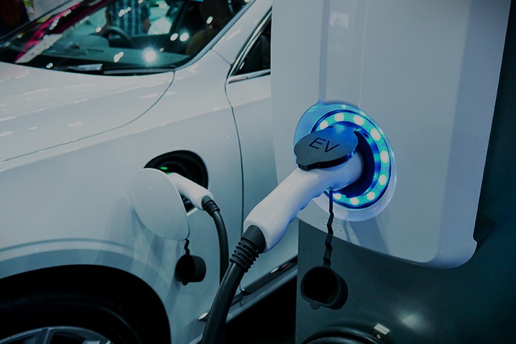 2021'de elektrikli ve hibrit otomobil satışları katlandı