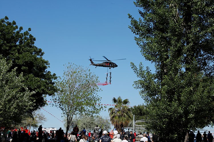 Samsun'da "Çelik Kanatlar" gösteri uçuşu yaptı