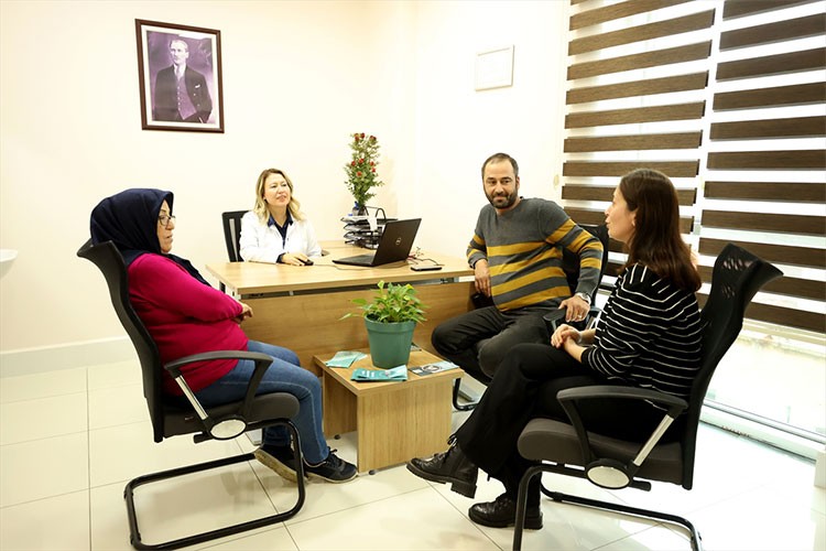 Tedaviyle sigarayı bırakan aile, rahat nefes alıyor