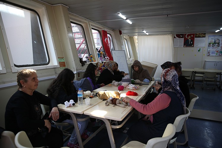 Gemi yüzer kent işlevi görüyor