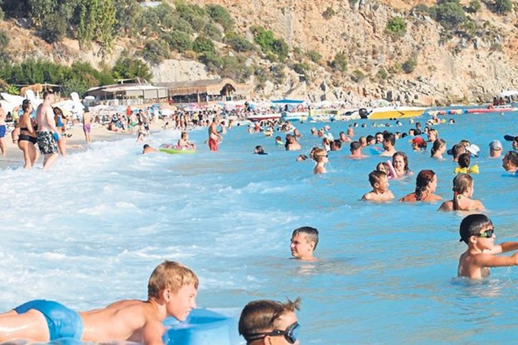 Bayramda Ege sahilleri hareketlendi