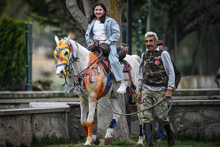 Ankaralılar bayramda park ve bahçelerde vakit geçirdi