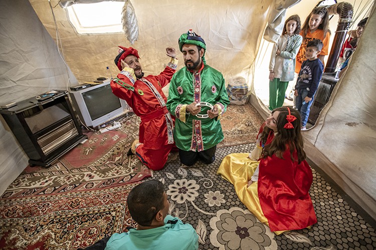 Engelli çocuklar için gösteri sahneliyor