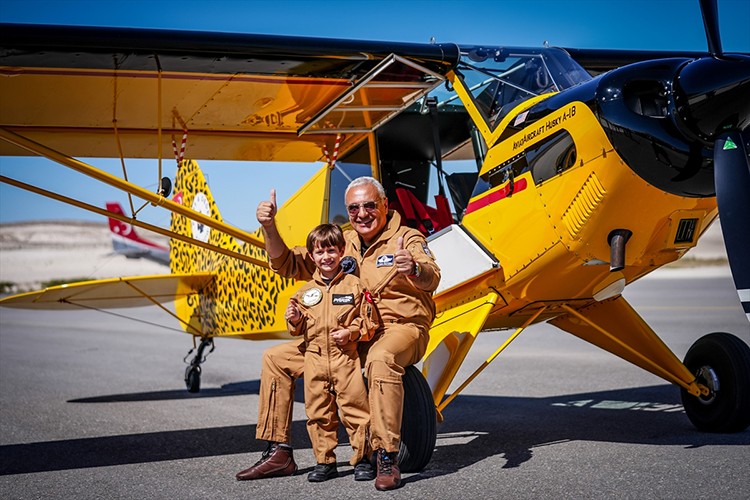 Dede ile torunu Eskişehir'de gösteri uçuşu yaptı