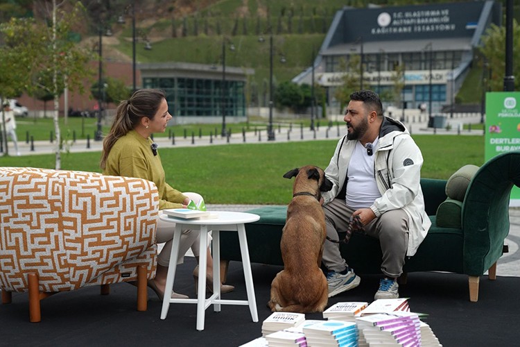 Terapi koltuğu sokağa taştı