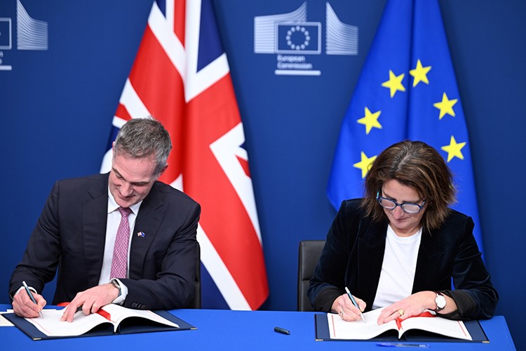 AB ile İngiltere Rekabet İşbirliği Anlaşması imzaladı