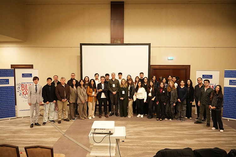 Gençlerle yapay zeka üzerine disiplinlerarası bir keşif