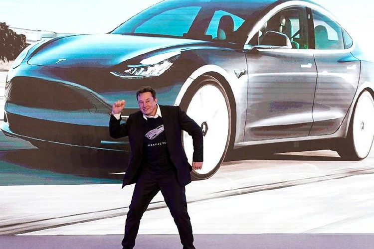 Üçüncü çeyrekte rekor kar ve gelir elde etti