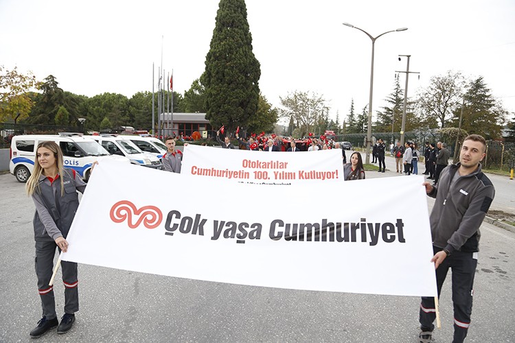 Otokar çalışanlarından "Cumhuriyet'in 100. yılı" yürüyüşü