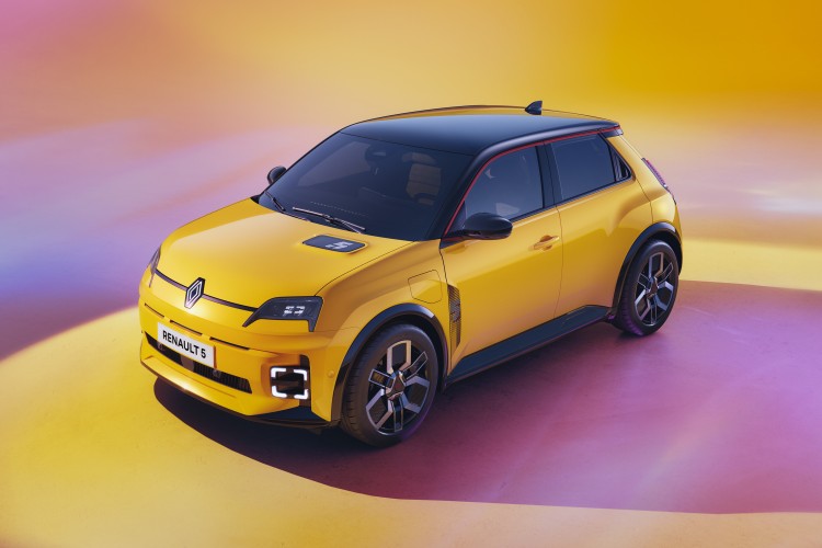 RENAULT'DAKİ ELEKTRİK DEVRİMİNİN YENİ YÜZÜ