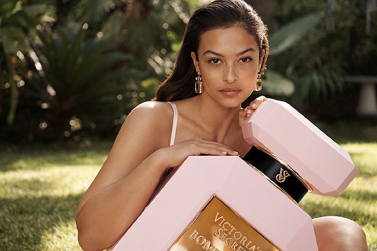 Victoria's Secret'ın 1 Numaralı Kokusu Bombshell 15 Yaşında