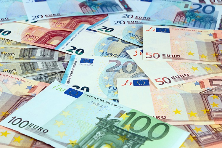 Euro son 3 ayın en düşük düzeyinde