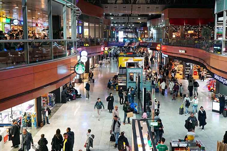 Sabiha Gökçen Havalimanı'nda bayram yoğunluğu başladı